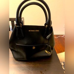 Black cross body Micheal Kors